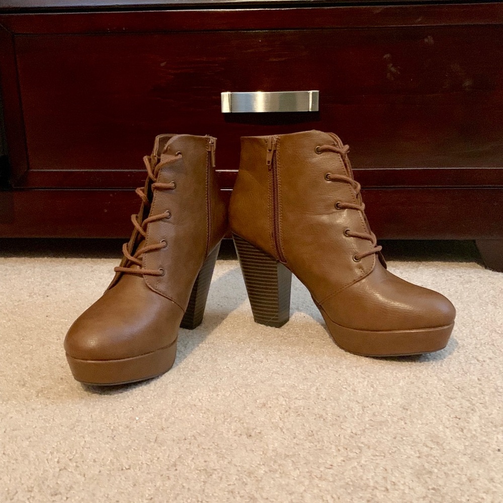 LIKE NEW Booties